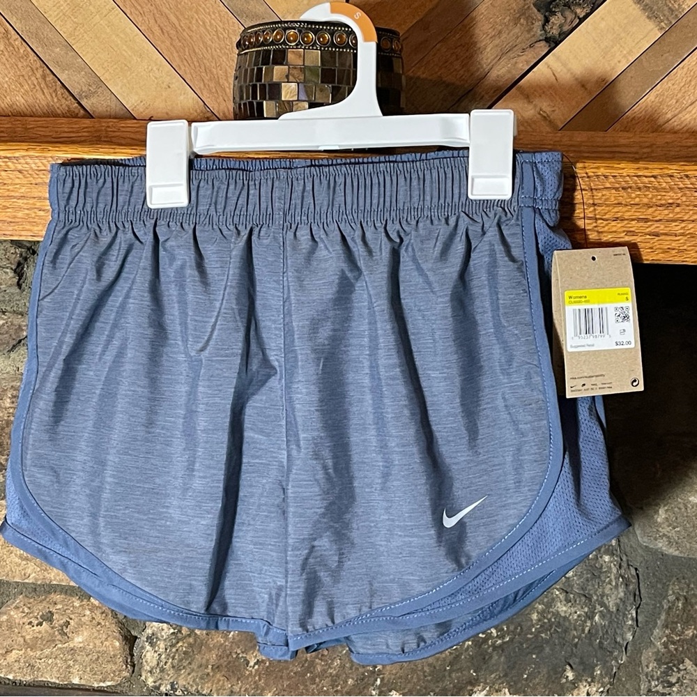 Nike Women’s Running Short Size S NWT